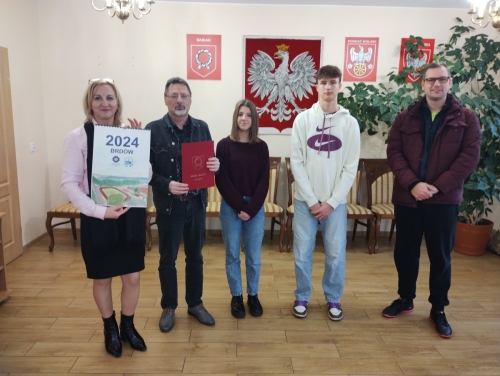 ZS w Brdowie: 192 kg karmy dla bezdomnych zwierząt