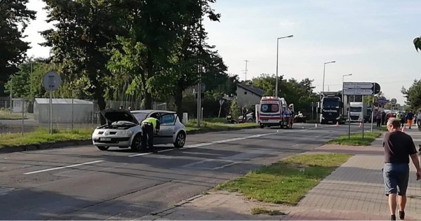 Potrącenie rowerzystki na ulicy Toruńskiej. Ranna zabrana śmigłowcem do szpitala