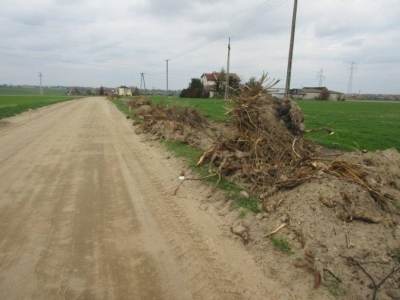 KŁODAWA: Rozpoczęto remont drogi w Pomarzanach Fabrycznych