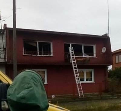 Pożar na piętrze budynku mieszkalnego w Kłodawie