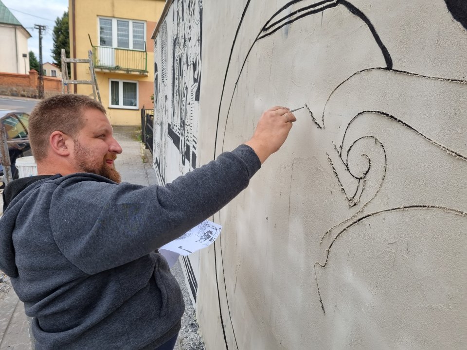 Historyczny mural odświeżony. Ściana znów przykuwa wzrok