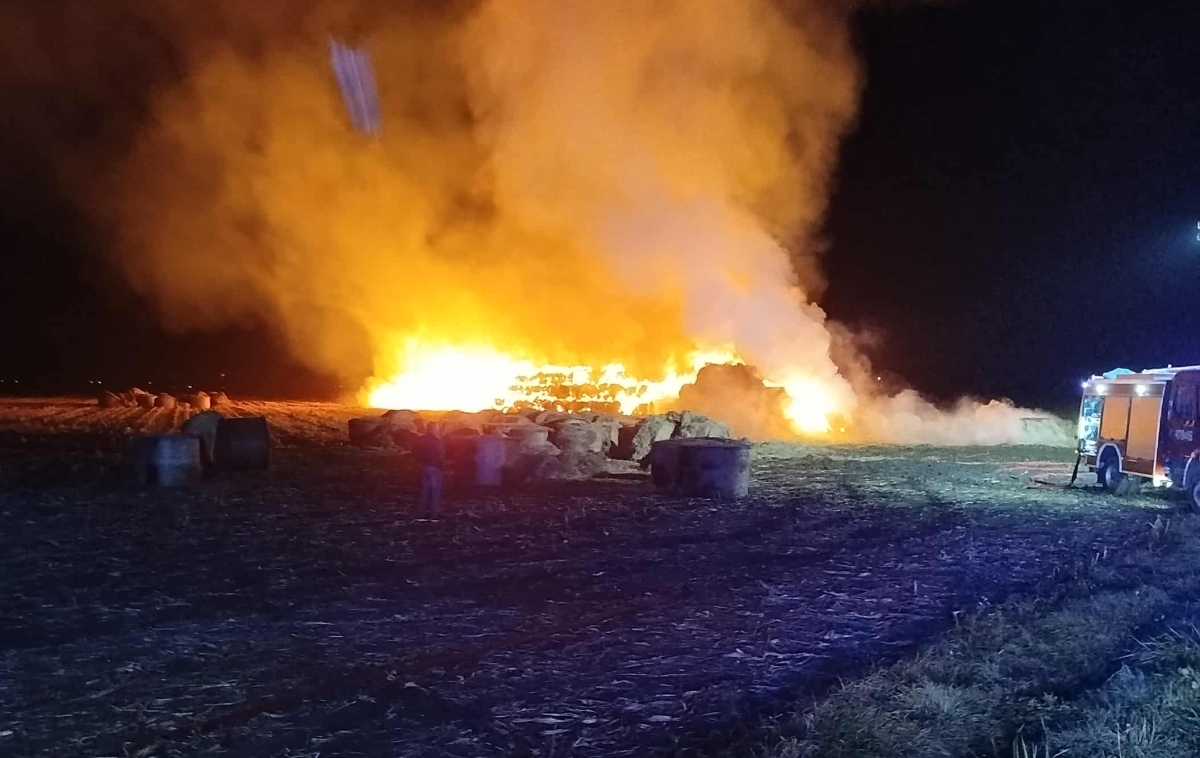 PILNE: Trwa pożar kikuset balotów! Na miejscu wiele jednostek straży
