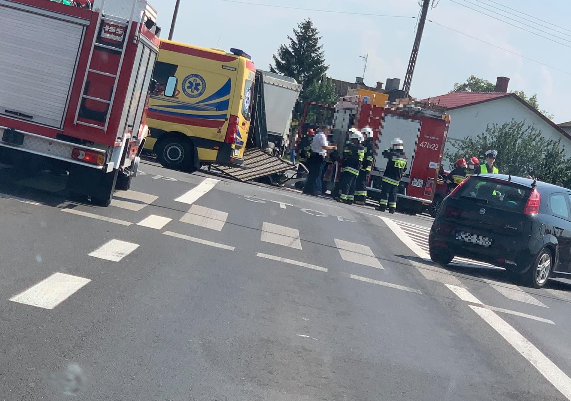 Wypadek, który sparaliżował ruch ma drogach miejskich. Ranne źrebię