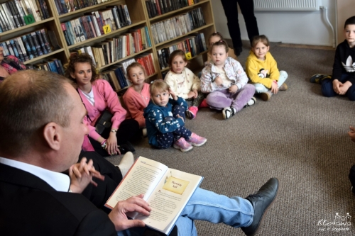 Spotkanie z książką w Kłodawie: Burmistrz czytał dzieciom