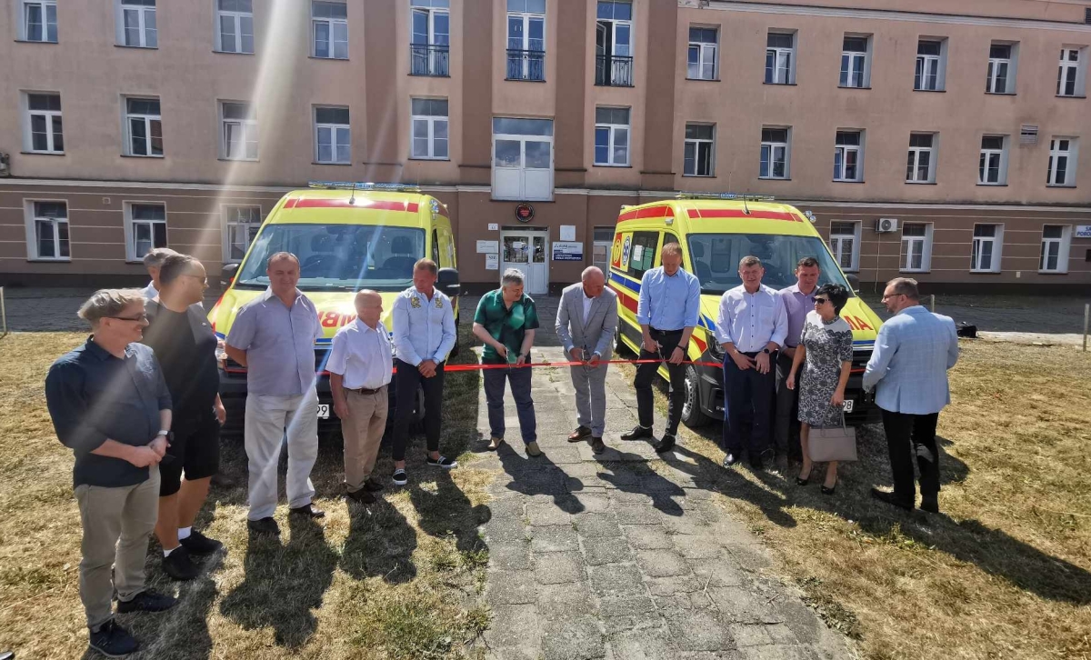 Dwie nowe karetki transportowe zasiliły kolski szpital [ZDJĘCIA] [WIDEO]