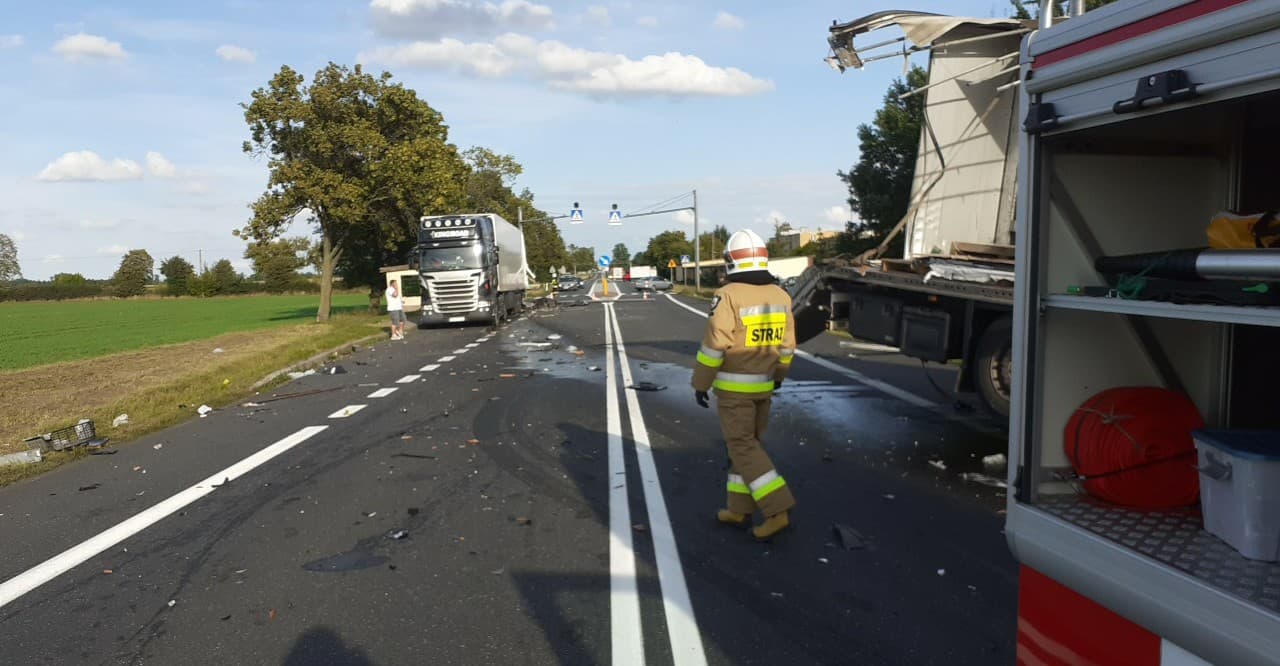 Kierowcy zmieniali się na postoju kiedy wjechał w nich pijany kierowca ciężarówki