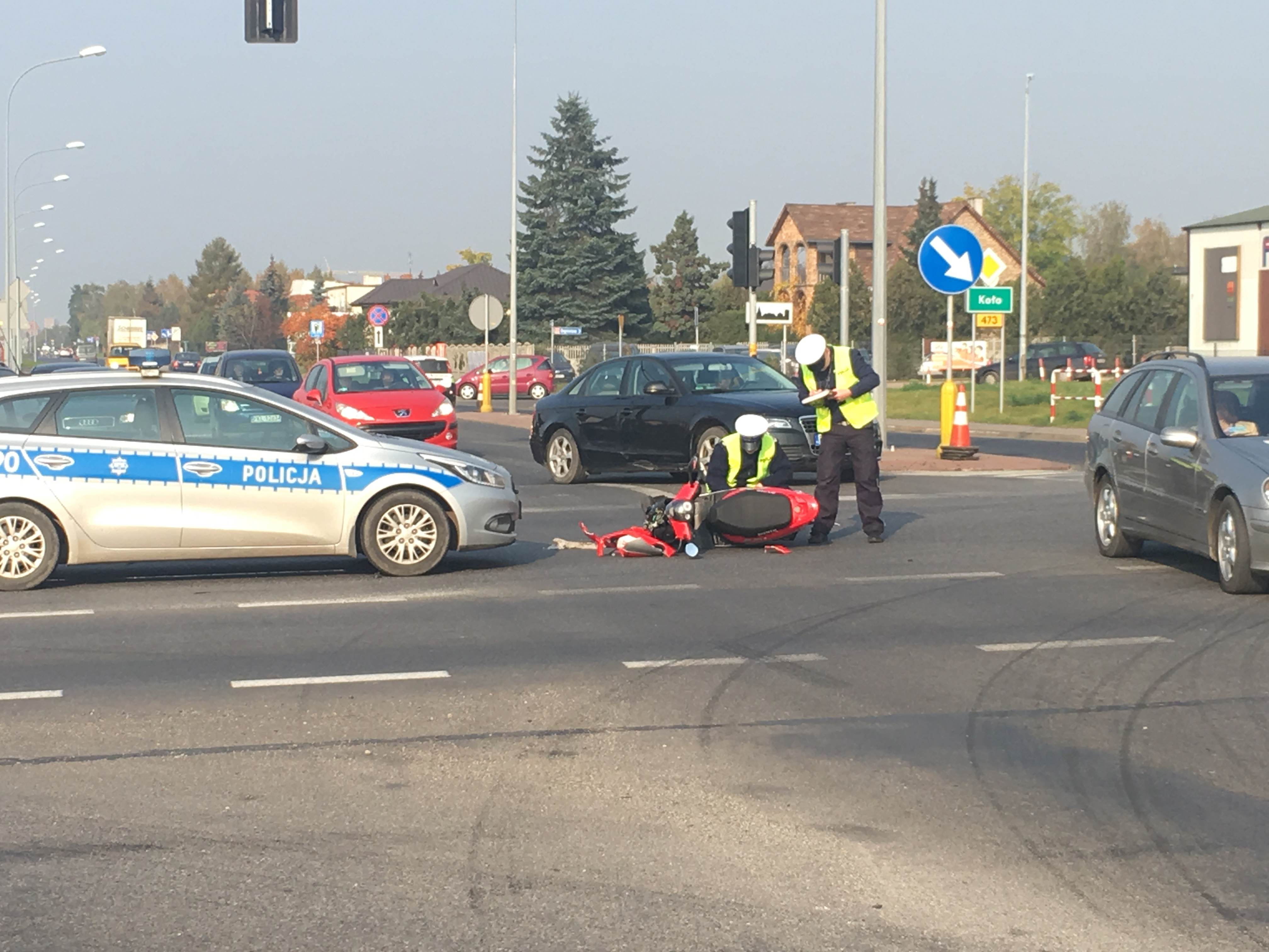 28-latek uderzył w motorowerzystę. Zabrano mu prawo jazdy