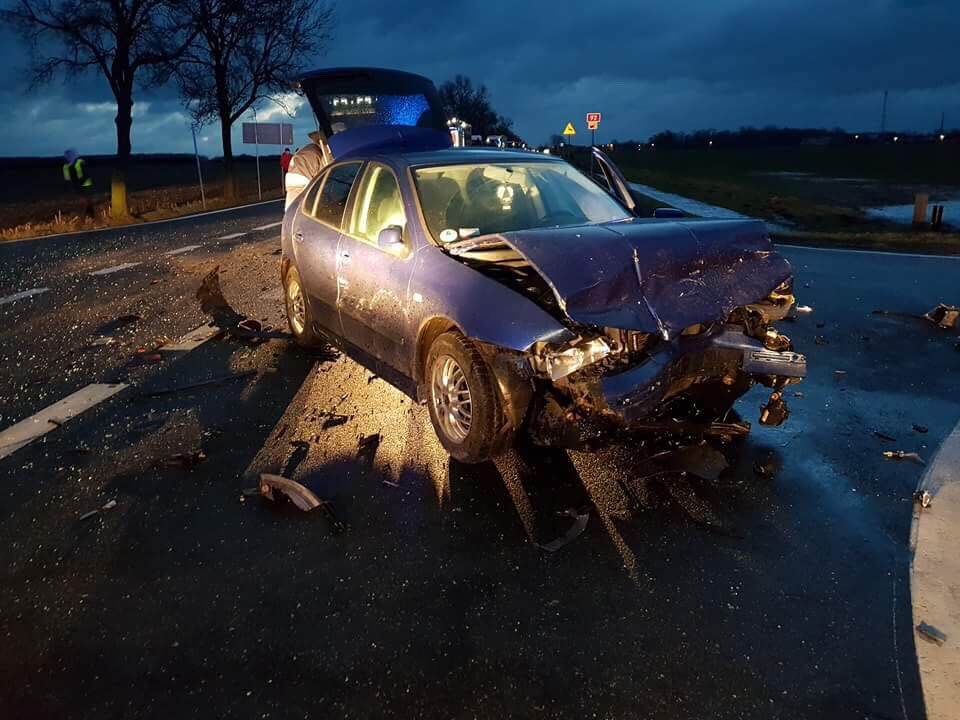 Zderzenie pojazdów na DK92. Jedna osoba w szpitalu