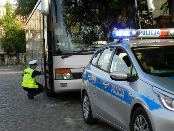 Akcja kontroli autobusów i ciężarówek. Posypały się mandaty