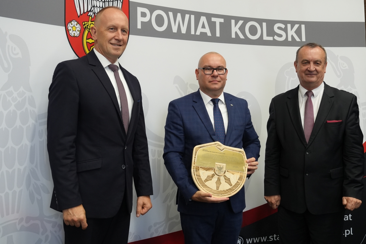 Rektor ANS w Koninie zaprezentował ofertę darmowych studiów na sesji Rady Powiatu Kolskiego