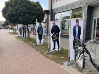 Aleja Milionerów ustawiona na ulicy w centrum Koła