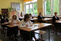 CKE: ósmoklasiści zdobyli średnio 60 proc. punktów z polskiego i 57 proc. z matematyki