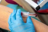 Zwykły test krwi może wskazać ryzyko zawału