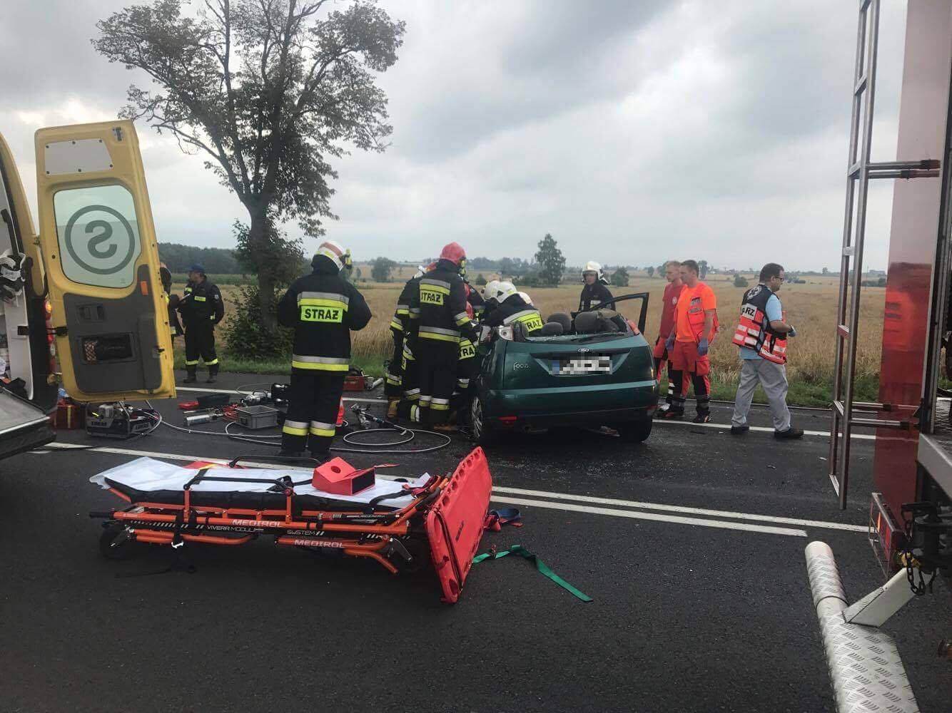 Wypadek w Cząstkowie. Jedna osoba poważnie ranna