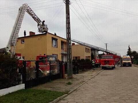 Akcja reanimacyjna na dachu domu. Na miejscu helikopter