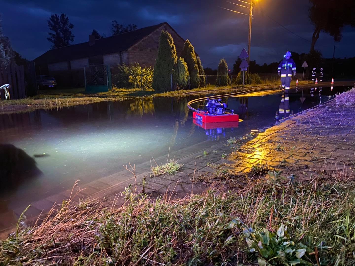 30 interwencji strażaków po wczorajszej burzy. Sprzątanie trwa nadal