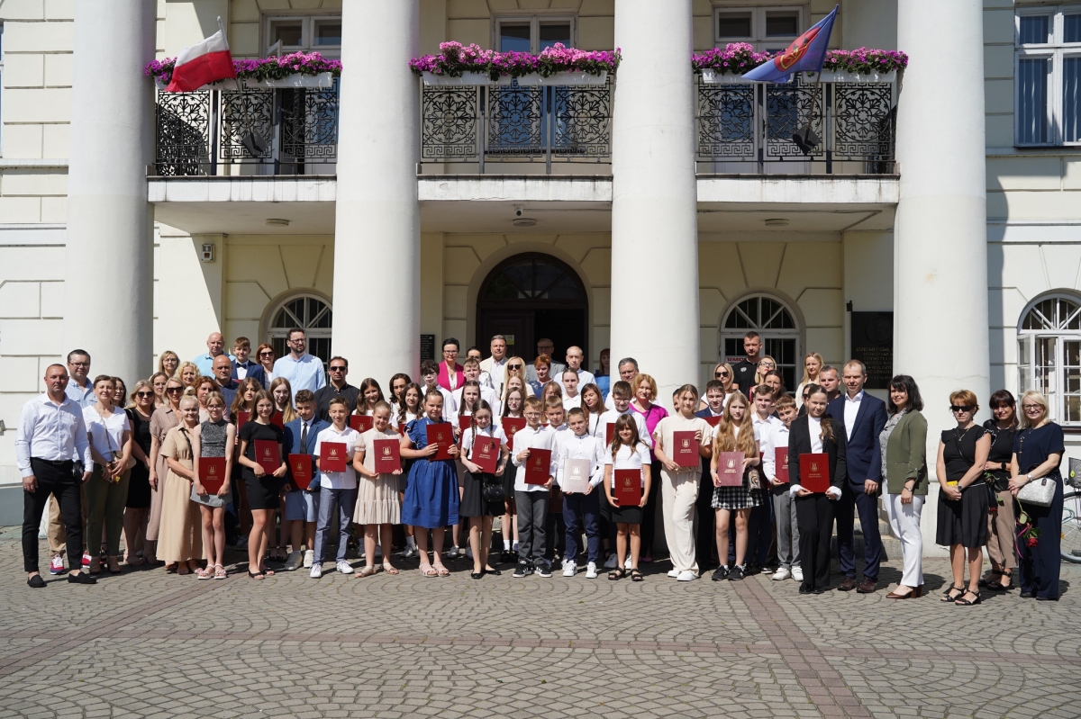 Nagrody Burmistrza dla najlepszych uczniów kolskich szkół podstawowych