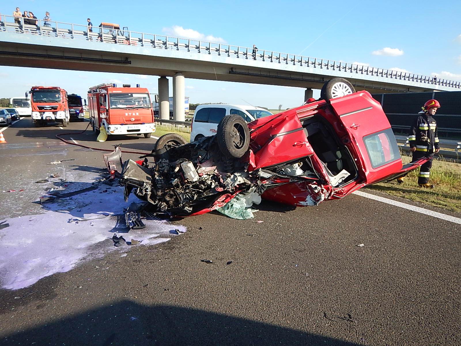 A2: Pojemniki na ciecz spowodowały mały karambol