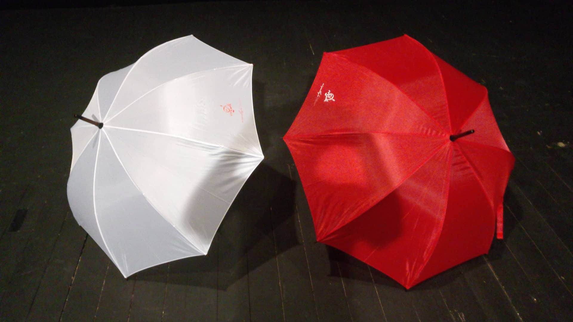 500 parasoli białych i czerwonych na 11 Listopada!