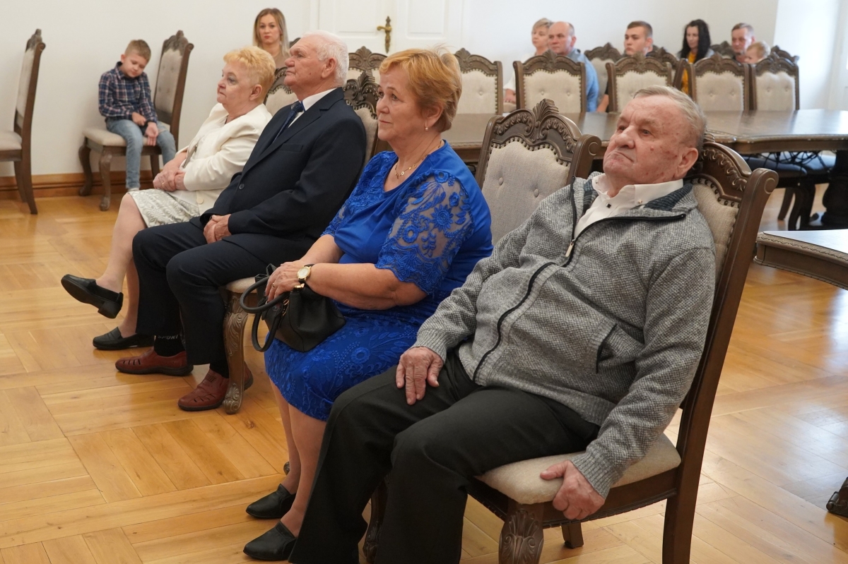 Złote Gody w kolskim ratuszu. Uhonorowano pary z 50-letnim stażem małżeńskim
