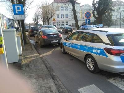 76-latek wjechał pod prąd i uszkodził trzy samochody