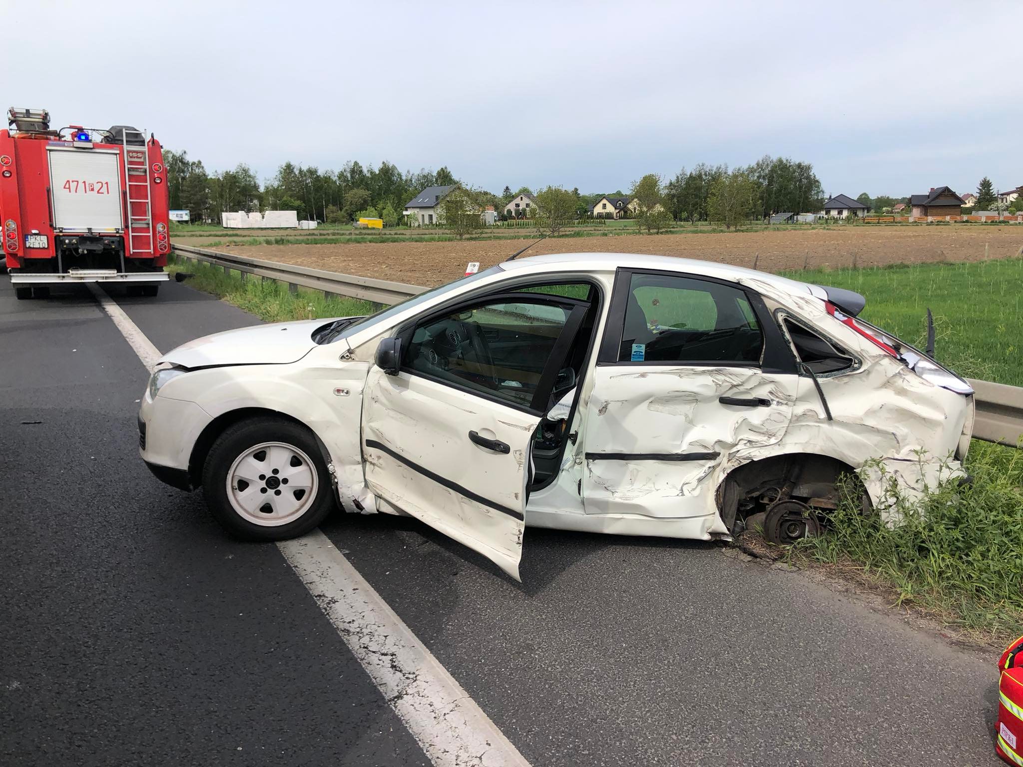 Ciężarówką najechał na osobówkę. Dwie osoby w szpitalu