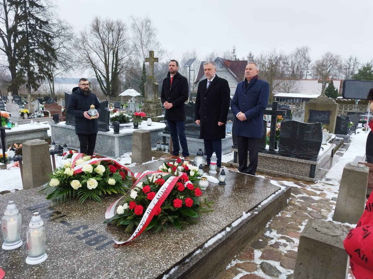 Marszałek woj. wielkopolskiego odwiedził cmentarz w Brdowie. Uczcili 160 rocznice powstania
