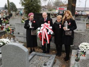 Gmina Kościelec dba o pamięć historyczną - odnowiony grób wojenny Józefa Koźlarka 