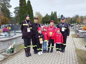 Co roku ratują zapomniane groby. Sprawdź, kiedy spotkasz ich na cmentarzu