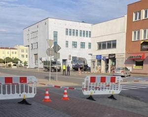 Niewybuchy znalezione na terenie rozbiórki sparaliżowały centrum miasta
