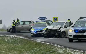 Zderzenie dwóch aut na DK92 w Grzegorzewie. Jedna osoba w szpitalu