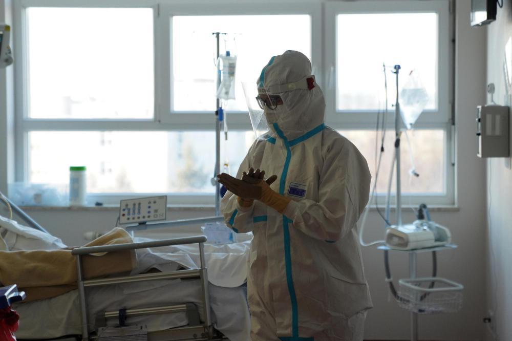 Ministerstwo Zdrowia: 241 nowych zakażeń koronawirusem, zmarły 62 osoby z COVID