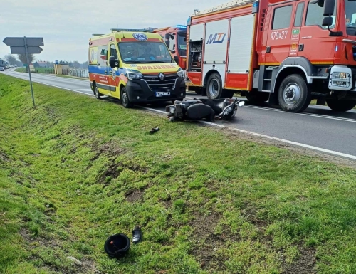 81-letni kierujący motorowerem wymusił pierwszeństwo ciężarówce