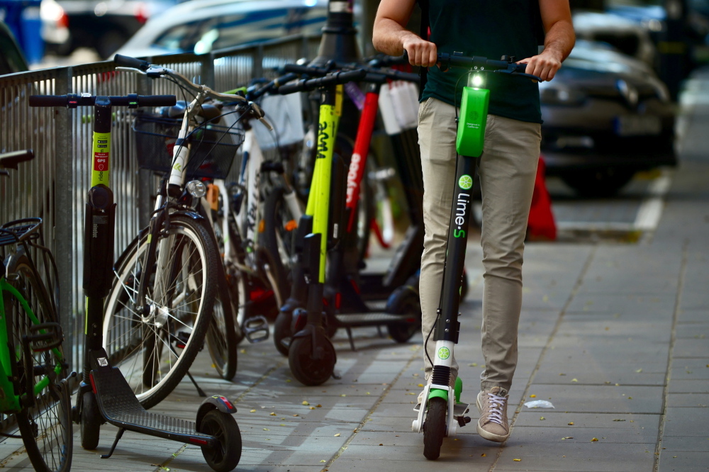 Od dziś nowe uprawnienia Straży Miejskich ws. rowerzystów i kierujących hulajnogami