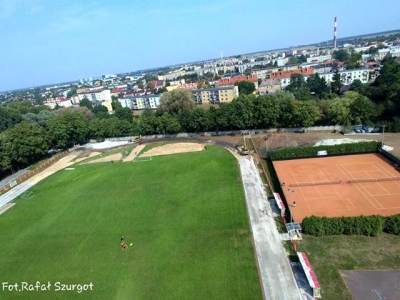 Trwa budowa bieżni sportowej na stadionie