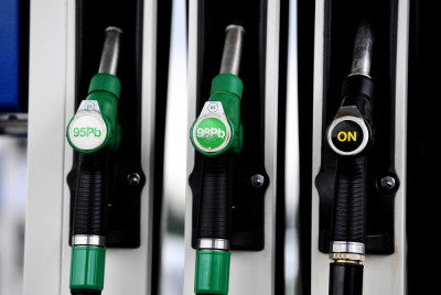 Premier: obniżka akcyzy widoczna na wszystkich stacjach benzynowych