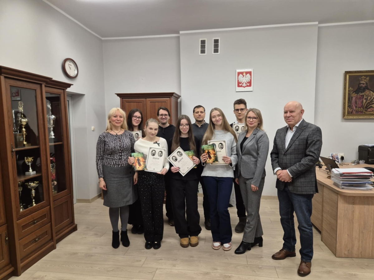 Kreatywne kolaże o Reymoncie i Żeromskim w liceum