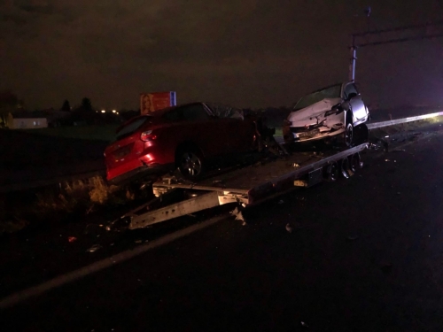 Ciężarówka z cysterną najechała na lawetę. Jedna osoba w szpitalu