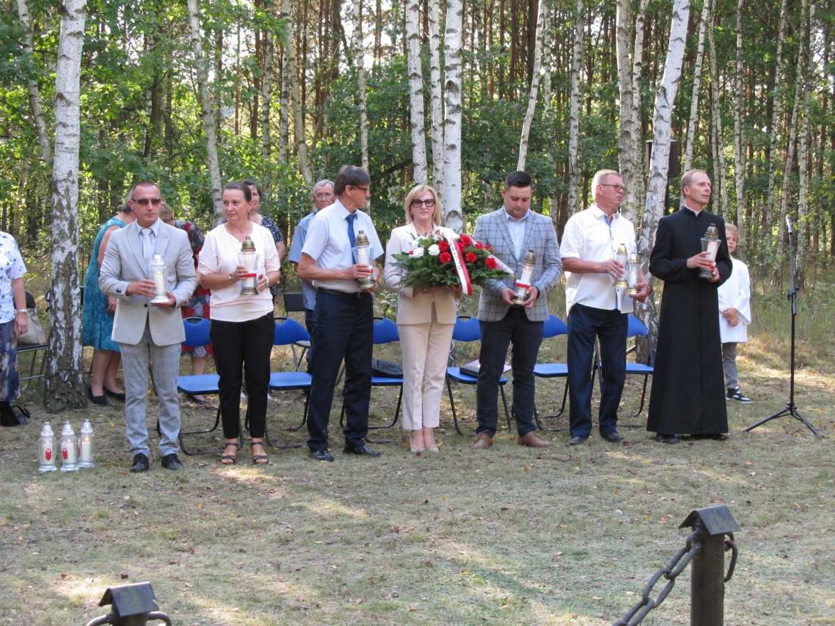  Wspomnienie Ofiar Hitlerowskiego Bombardowania: Uroczystości w Lipich Górach