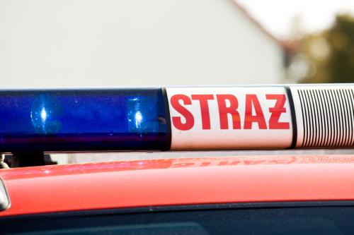 Samochody spłonęły przy budynku mieszkalnym. Pożar domu