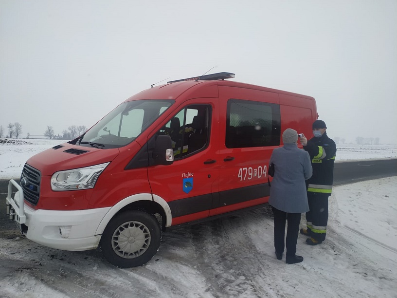 Strażacy OSP pomagają w transporcie na szczepienia