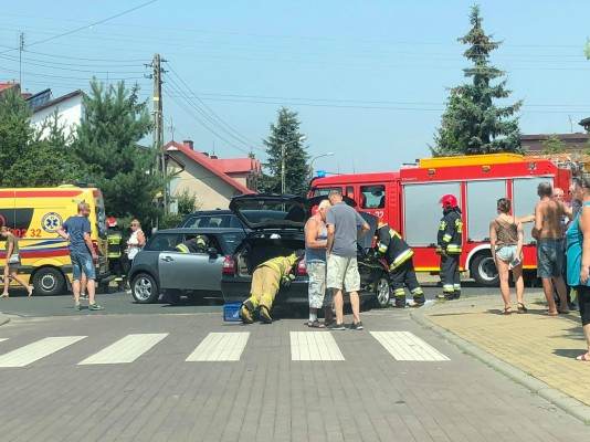 Zderzenie trzech samochodów po wymuszeniu pierwszeństwa