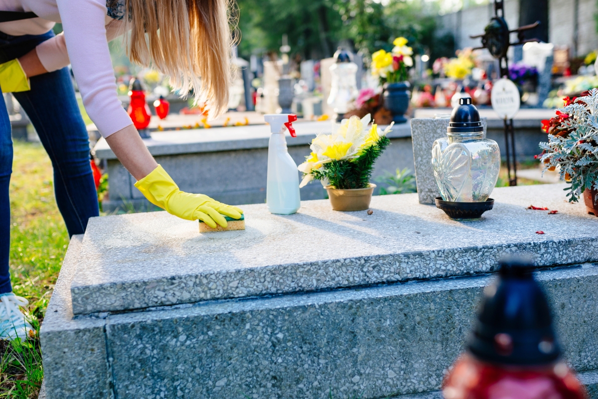 Jak wyczyścić nagrobek przed 1 listopada bez chemii