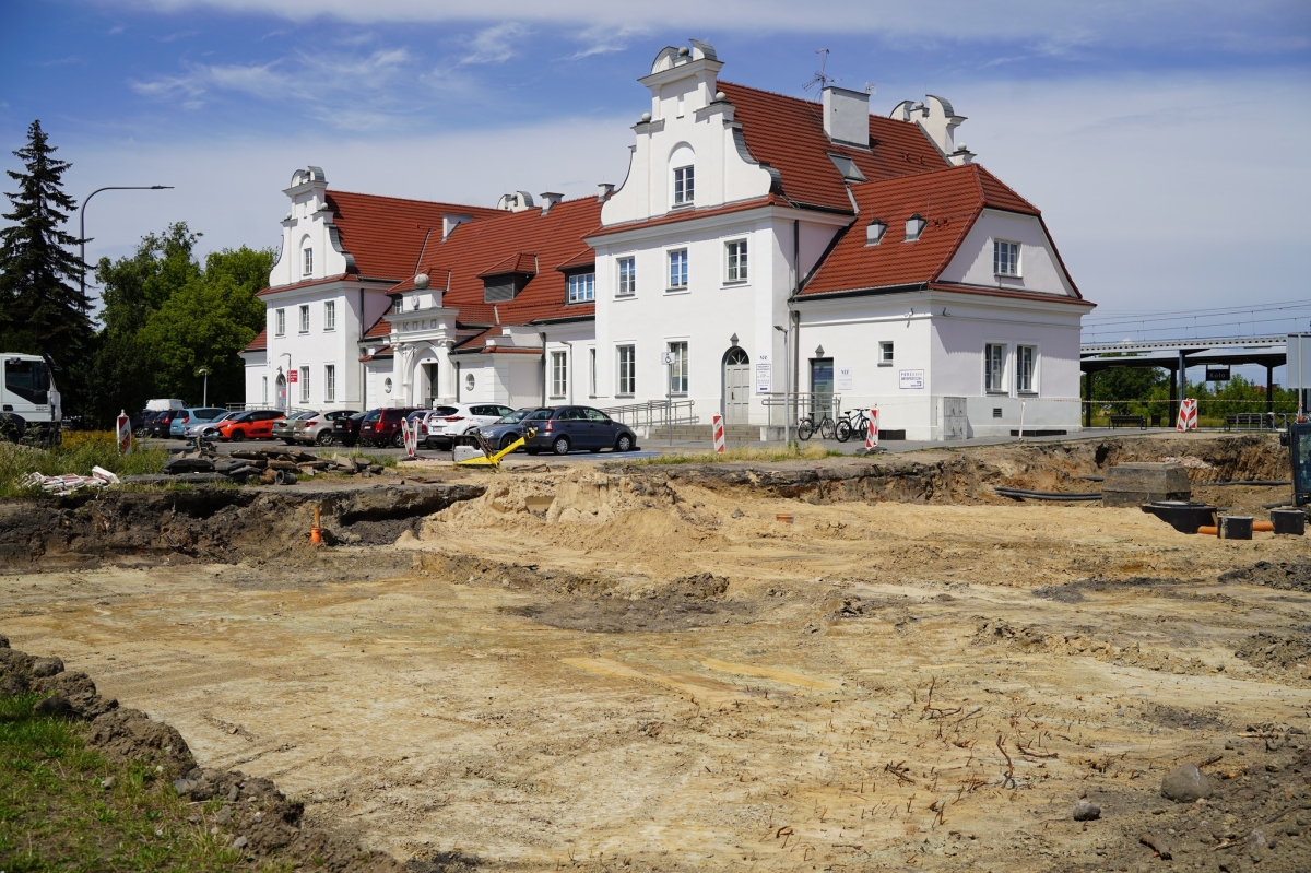 Budowa parkingu przy dworcu PKP w Kole - inwestycja dla mieszkańców i podróżnych [FOTO]