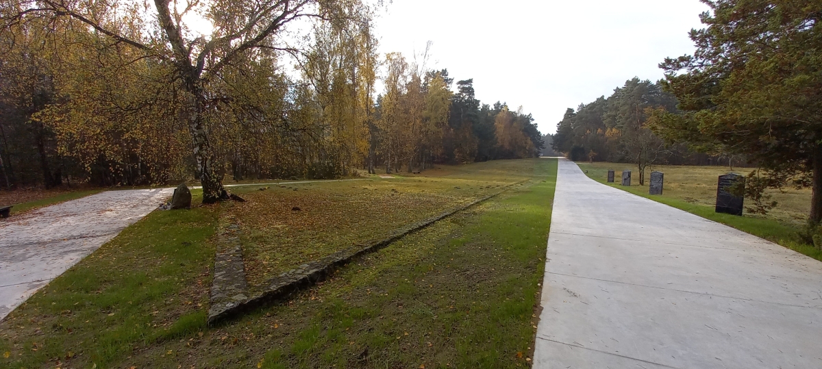 Nowe nawierzchnie ścieżek na terenie Miejsca Pamięci w Lesie Rzuchowskim