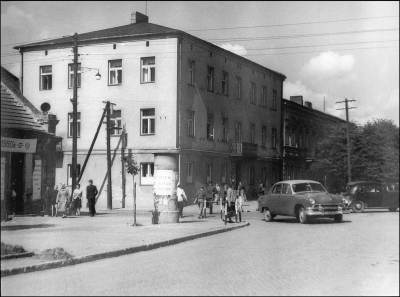 Kupno archiwalnych widokówek zdominowało sesję miejską