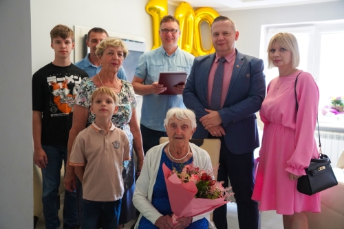 Pani Zofia świętuje 100. urodziny - Burmistrz Miasta Koła z wizytą u Jubilatki
