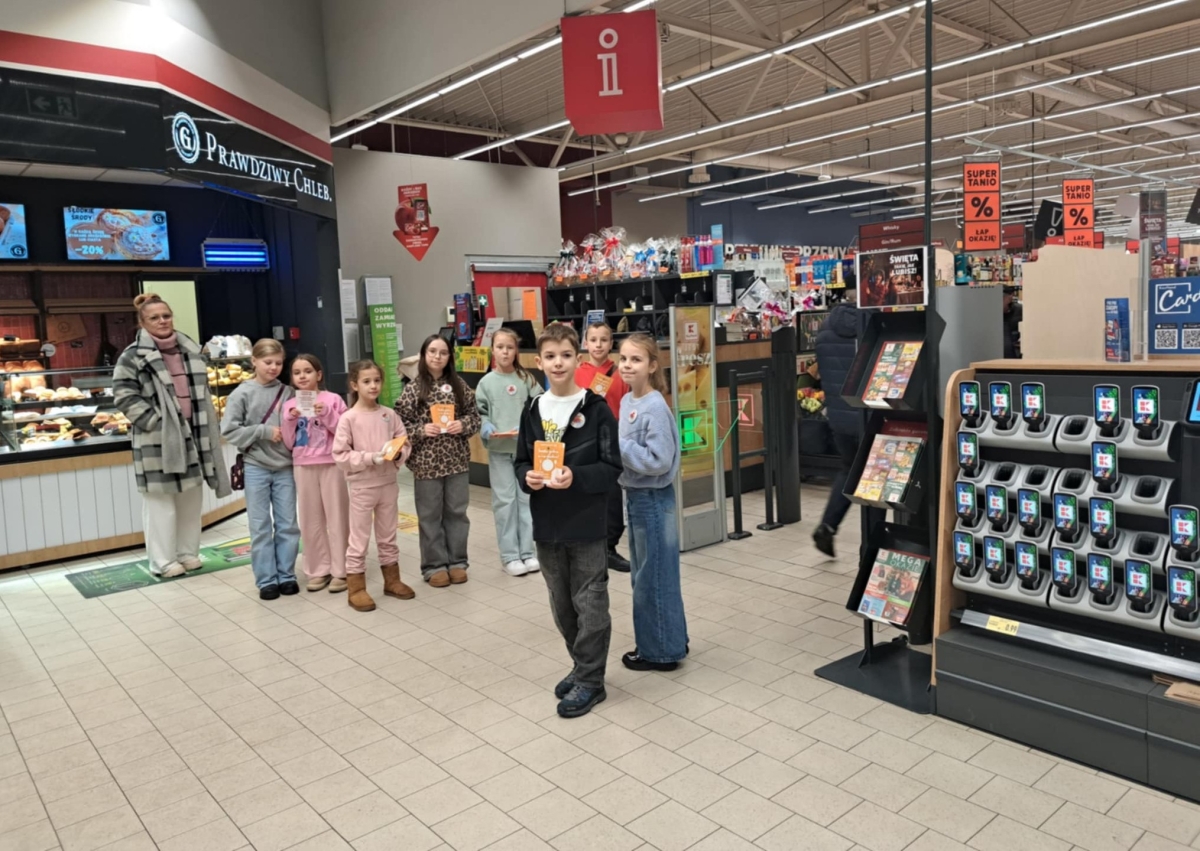 Wielka pomoc przed świętami - uczniowie wsparli zbiórkę żywności