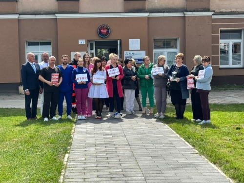 Medycy w milczeniu przeciwko przemocy. Protest także w Kole