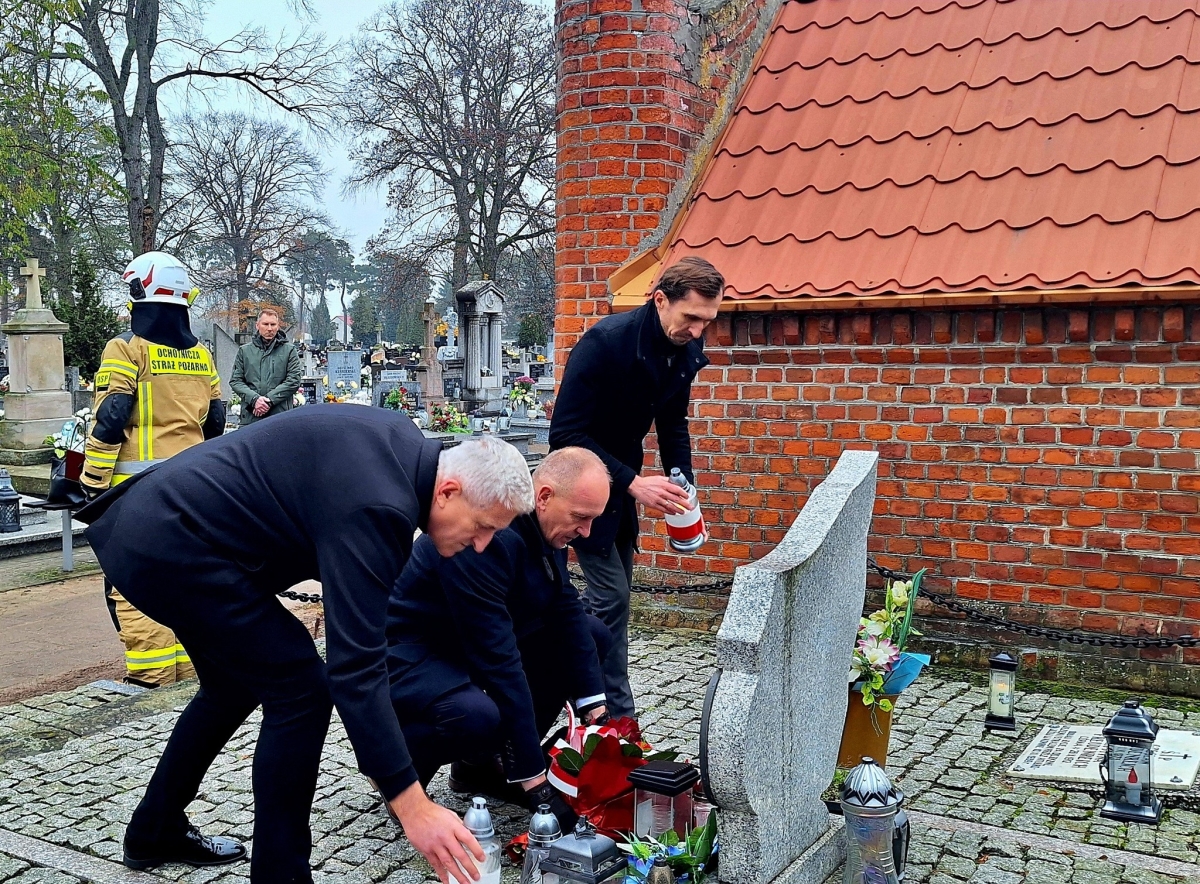 Hołd dla Człowieka Niepodległości na kolskim cmentarzu
